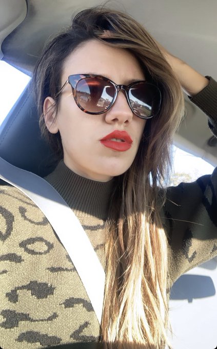 I&rsquo;m so stoked to be in Mexico in two days!!!! 💜💋🥰 what are y&rsquo;all doin for thanksgiving? 🤷🏼&zwj;♀️ https://t<a href="/tag/thongthursday"class="tags"><span>#thongthursday</span></a>