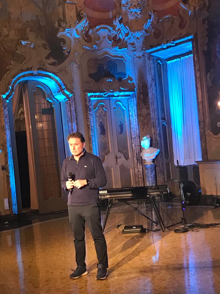 FIMI_IT's tweet photo. #MMW20 • “Il videoclip è stato di recente assimilato alle opere cinematografiche e audiovisivo: ciò è fondamentale perché riconosce l’importanza del contenuto e dal punto di vista fiscale consente di fare investimenti necessari a sostegno della produzione artistica”.
@enzomazza https://t.co/dGY559Mwpg