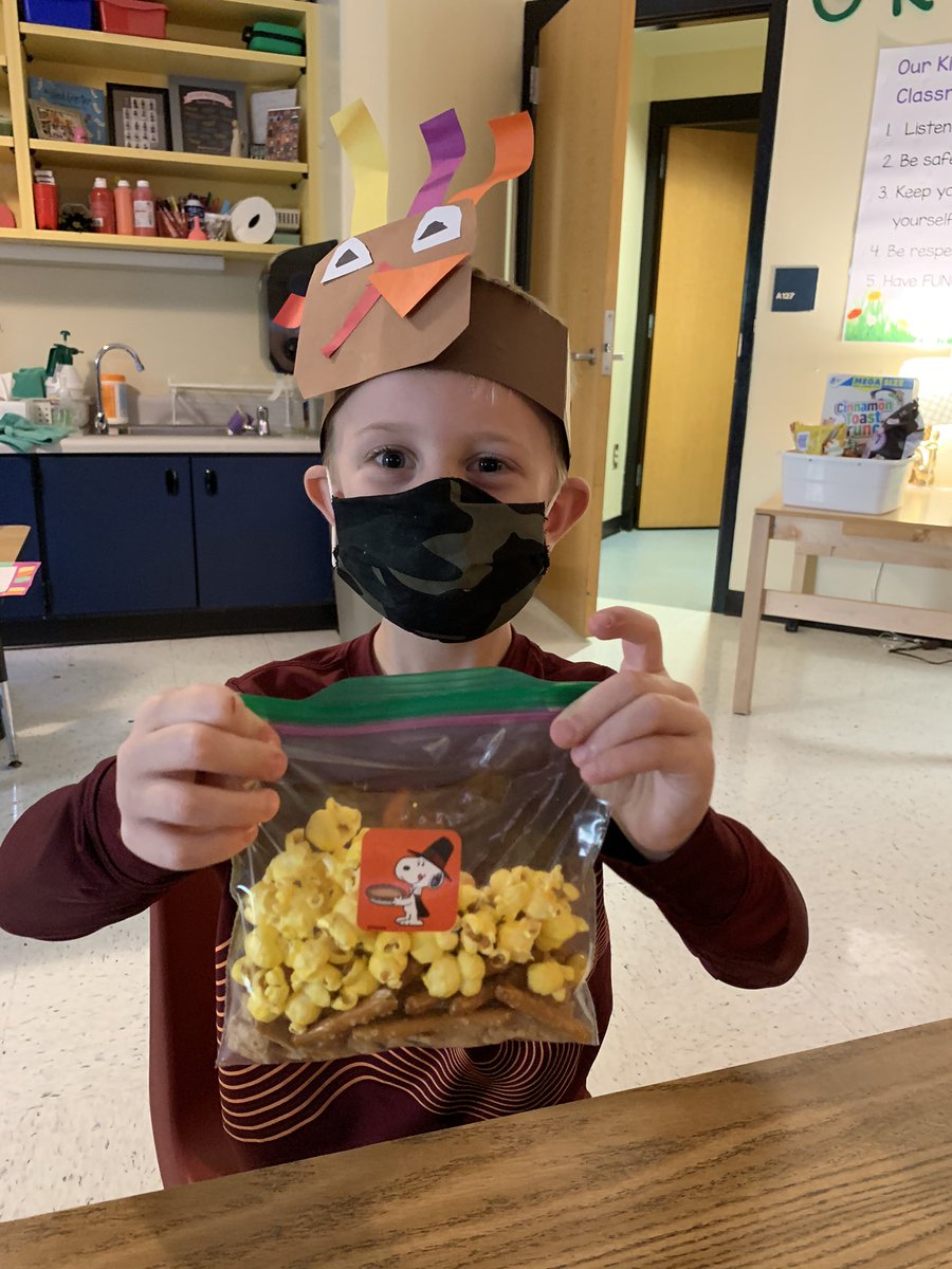 KennedyAndry's tweet photo. A different kind of Thanksgiving feast this year. Happy Thanksgiving! #CharlieBrownThanksgiving #2020style @Peters_Kinders @andylallison @SweetApplePTO @MrsAlhadeff @SweetAppleES https://t.co/wbUZpivYge