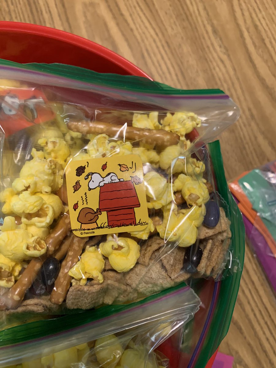 KennedyAndry's tweet photo. A different kind of Thanksgiving feast this year. Happy Thanksgiving! #CharlieBrownThanksgiving #2020style @Peters_Kinders @andylallison @SweetApplePTO @MrsAlhadeff @SweetAppleES https://t.co/wbUZpivYge