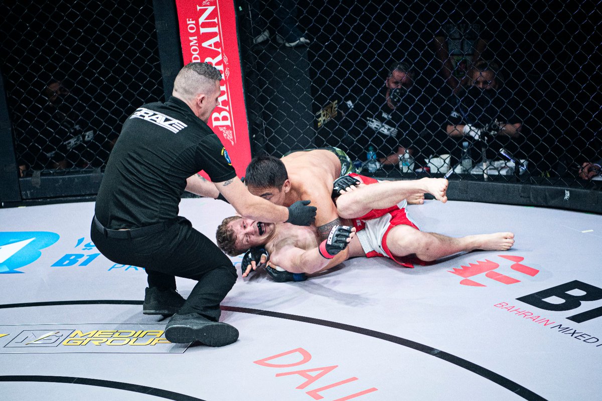 bravemmaf's tweet photo. BRAVE CF 45: Dumar Roa survives near submission, beats Ian Entwistle after injury 

Rewatch BRAVE CF 45 now on https://t.co/fMntiSTJQj 🍿📺🔥

#BRAVECF #KHKteam #Bahrain #MMA #yearofchange #thehawk #princeofgladiators #mma #globalpromotion #BRAVECF2020 https://t.co/rGwBQswC2f