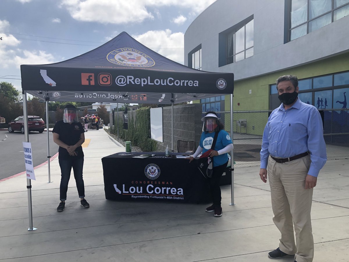 CALcharters's tweet photo. Many CA charters are harnessing their power as community schools during the pandemic. Today we salute @MSA_SantaAna for donating over 2000 turkeys to struggling families in Santa Ana for #Thanksgiving w/ the Power of One Fdn., local police &amp; leaders like @RepLouCorrea. Bravo! https://t.co/ur8AizrEBp