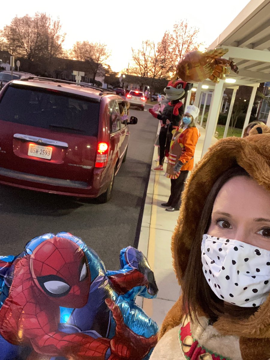 Reverse Thanksgiving Parade! So wonderful to see our smiling families last night! Wishing everyone a Happy Thanksgiving!