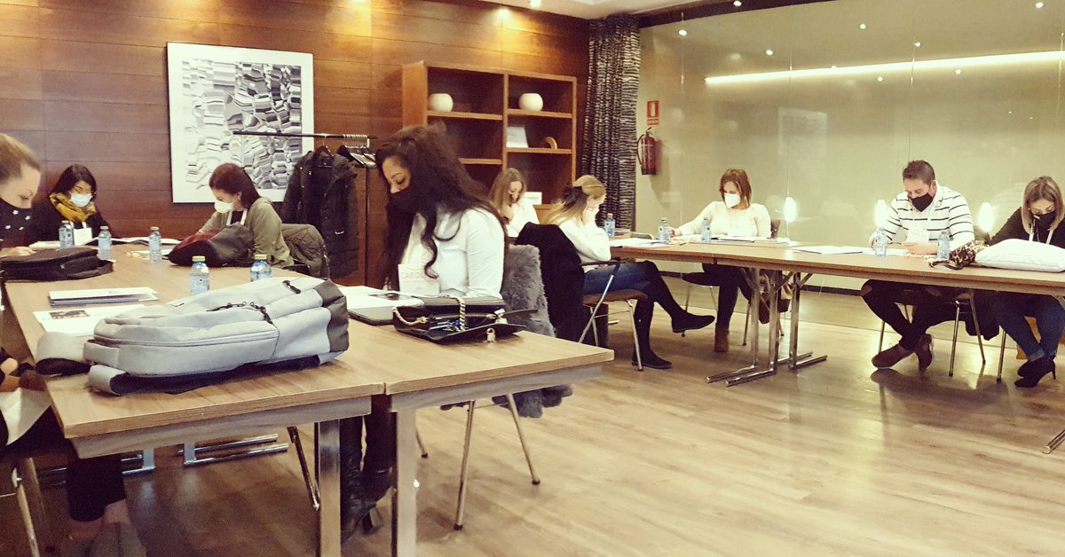 cursosseven's tweet photo. Empezando nuestro curso de Decoración (Wedding Style &amp; Design) en #Madrid
Próximos cursos: https://t.co/9K7qtobXwG
#cursodecoracion #cursoweddingplanner #sevenweddings #weddingplanner #bodas #cursodeorganizaciondebodas #cursos https://t.co/lD0JkrBqfh