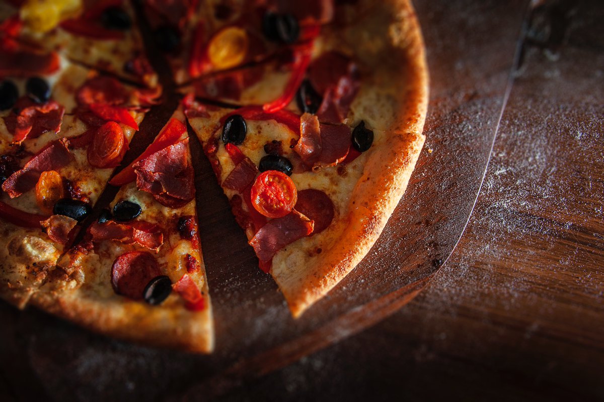 A beautiful photography of our Spicy Calabrese pizza by Andrew from @andrewplantfoto - the best Dorset food photographer 😍 
.
We look forward to feeding you!
#PizzaBaracca #christchurchdorset #shoplocal