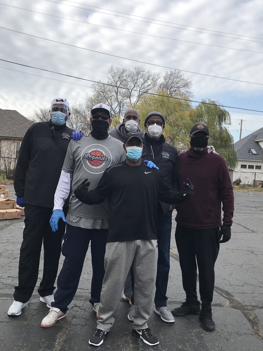 Faithful The Cleveland Legends and our partners: Molina Health, Paramount, CareSource, Hope Foundation, along with Northeast Ohio Neighborhood Network just distributed 475 turkeys. Campy Russell, Derick Polk, Lawrence Boston, Greg Bell n Mike Jones #cavs #nba #cavsnation https://t.co/Wy862A6WvC