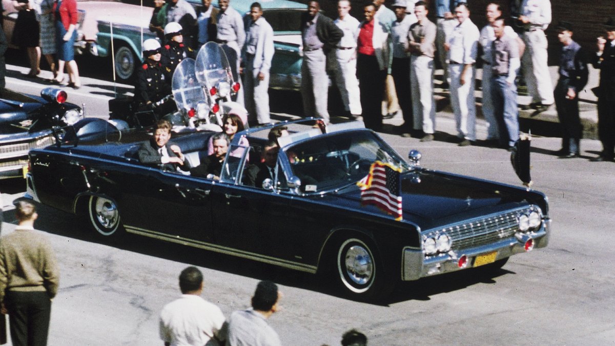 11221963's tweet photo. What if the Deep State's plans came crashing down this November 22nd, the anniversary of President Kennedy's assassination? #wwg1wga #futureprovespast #wearethenewsnow #militaryintelligence #ClownsInAction https://t.co/BgMfPtqbWY