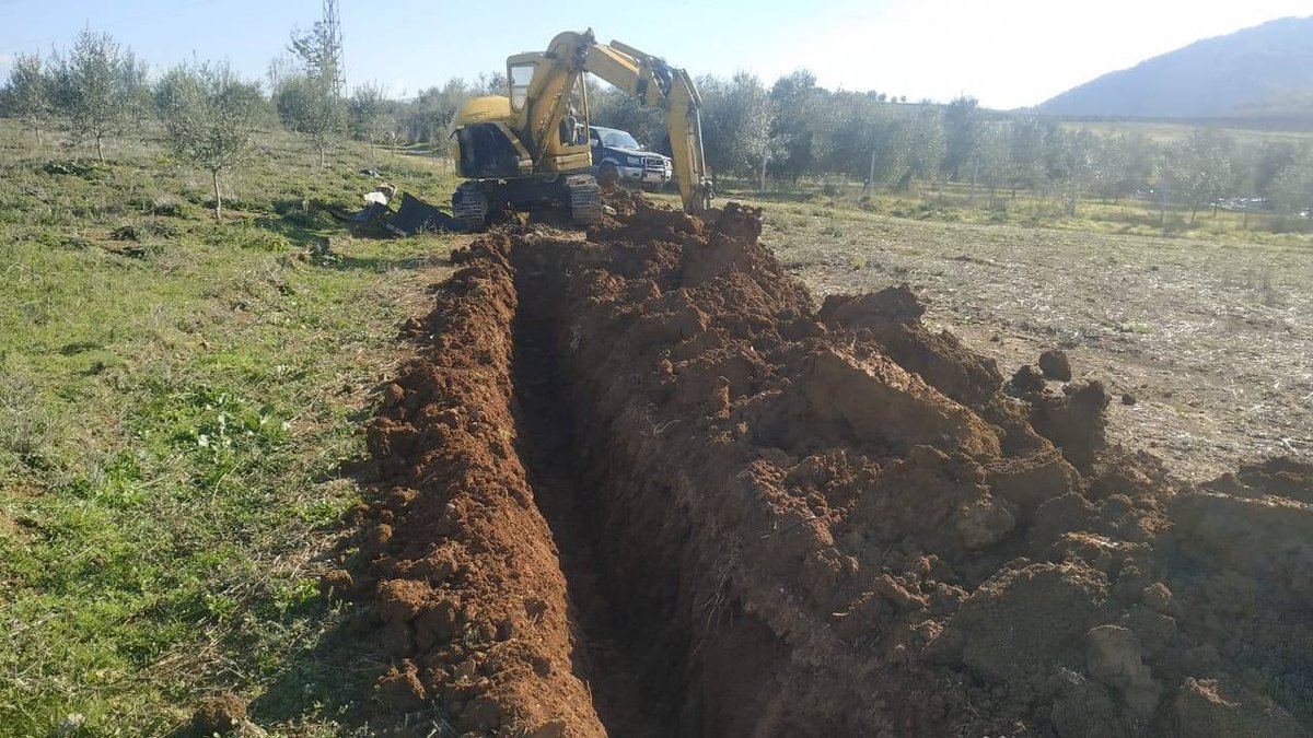ABllako's tweet photo. 💧 #Belsh | 👷♂️🚧 Vijon puna me ritme të larta në 3 lotet e kantierit të ujit për qytetin e Belshit & 34 fshatra.
👉 Për herë 1-rë implementojmë në sektorin e ujit ⚡️ burim nga energjia diellore me panele fotovoltaike.
🎯#Belsh2021 24 orë furnizim 🚰 për 33.000 banorë #SDG6 https://t.co/mSiOu0I96T