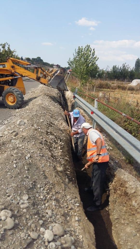 ABllako's tweet photo. 💧 #Belsh | 👷♂️🚧 Vijon puna me ritme të larta në 3 lotet e kantierit të ujit për qytetin e Belshit & 34 fshatra.
👉 Për herë 1-rë implementojmë në sektorin e ujit ⚡️ burim nga energjia diellore me panele fotovoltaike.
🎯#Belsh2021 24 orë furnizim 🚰 për 33.000 banorë #SDG6 https://t.co/mSiOu0I96T
