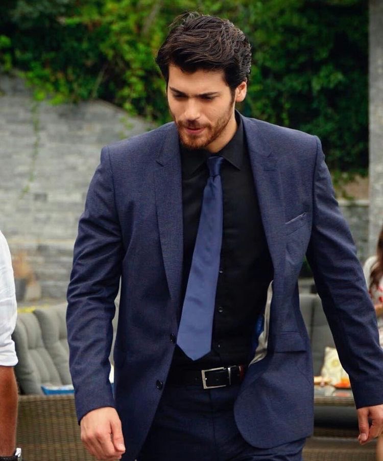 contar Flotar Nueva Zelanda Laura 💙🤍 on Twitter: "💙💙💙💙 hoy traje azul y camisa negra  💙💙💙🙏🏻🙏🏻ufffffff muerta #DolunayDivinity20N #CanYaman #ÖzgeGürel  https://t.co/KIcBzu9Z4W" / Twitter