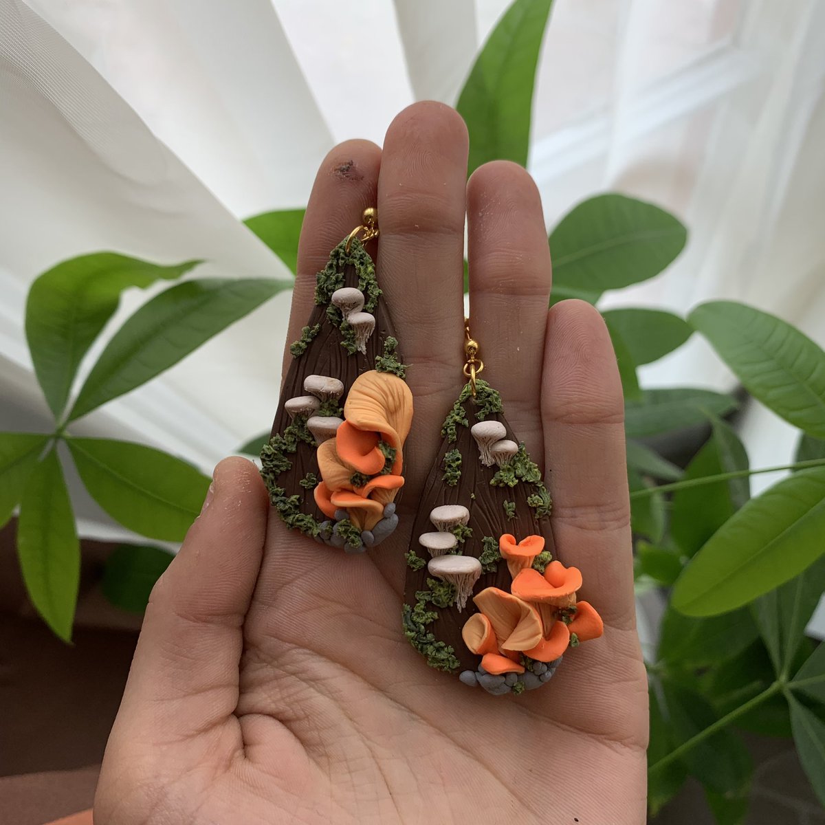 birdofclay_'s tweet photo. The inspo vs the earrings 🍄🌿✨

Mushy collection coming 12/4 https://t.co/NSSPm26nbN