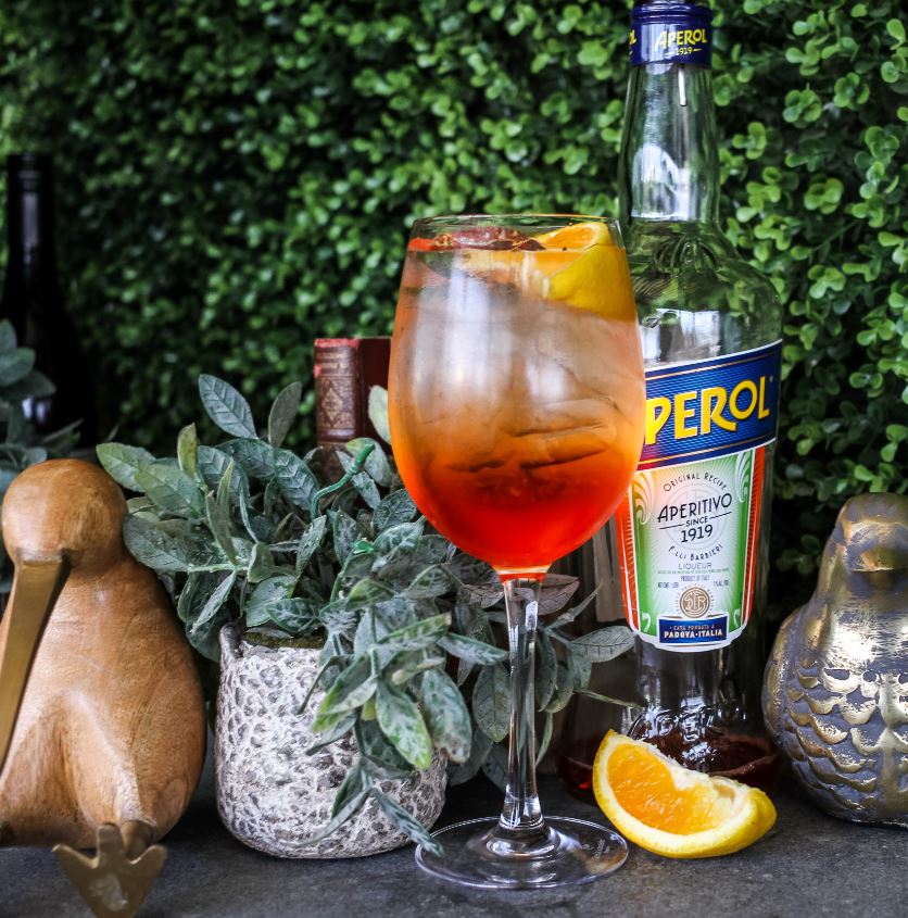 Kick off the weekend with a cocktail at #SkyLoungeATL 🍹
#GlennHotel #LegacyVentures #RooftopBars #DowntownAtlanta #Cocktails #AtlantaNightlife #AtlantaBars