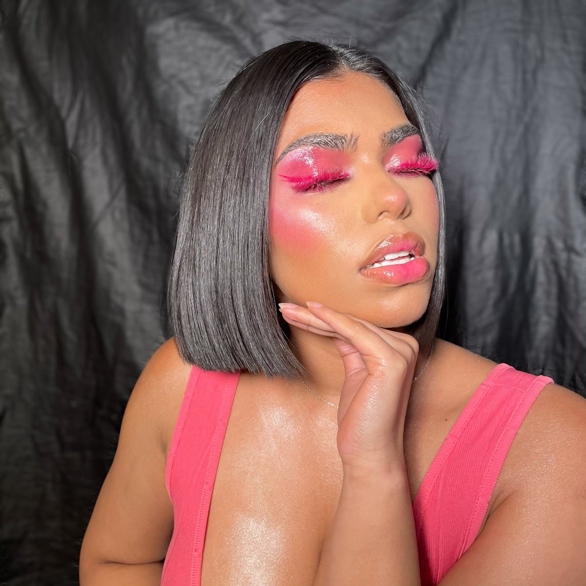 Itsdmilan's tweet photo. Pink glam by me 🤝 Pink Friday anniversary💞💖💝💘#PinkFridayAnniversary #barbz @NICKIMINAJ @milmadeuk #PinkFriday10YearAnniversary https://t.co/3xWhIoNdPq