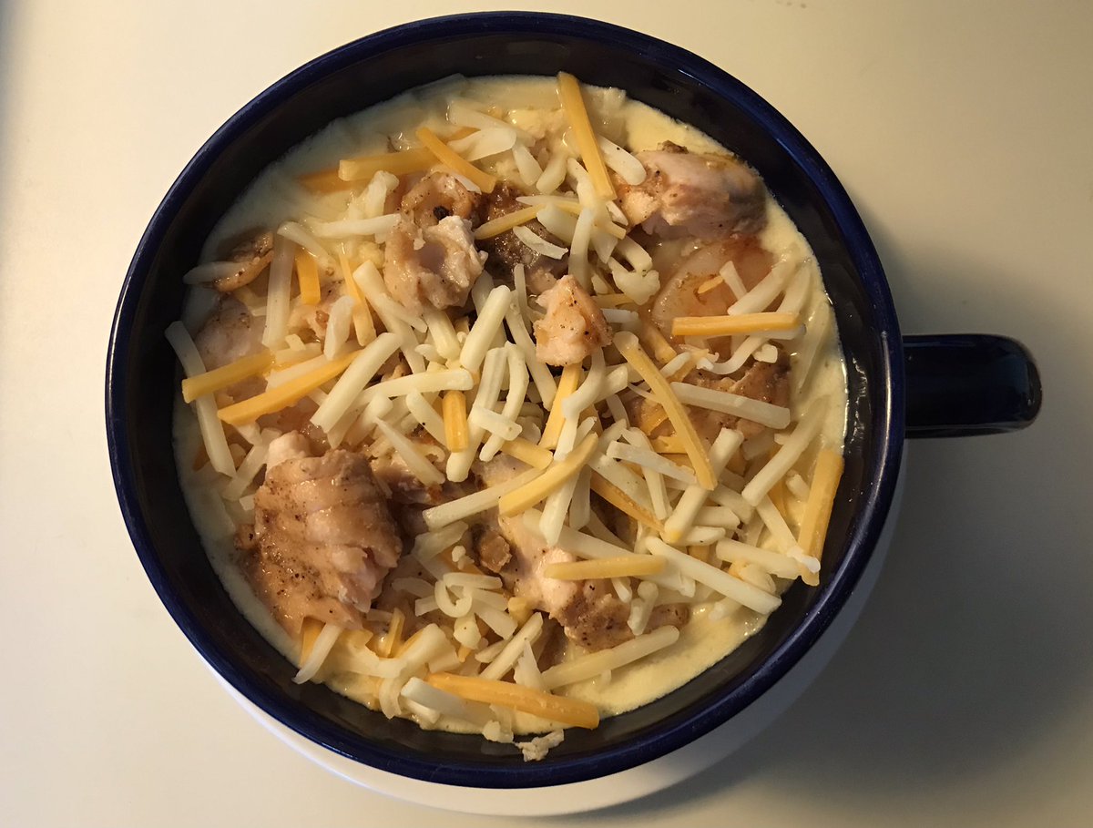 ArielleBahe's tweet photo. #LunchTime: A #homemade cup of soup. Creamy Potato &amp; Broccoli Cheddar with Chicken Breast, Salmon &amp; Shrimp. I’m on a Salmon &amp; Shrimp kick. Warm and, hearty #AutumnMeals. https://t.co/rA6ph24cCc