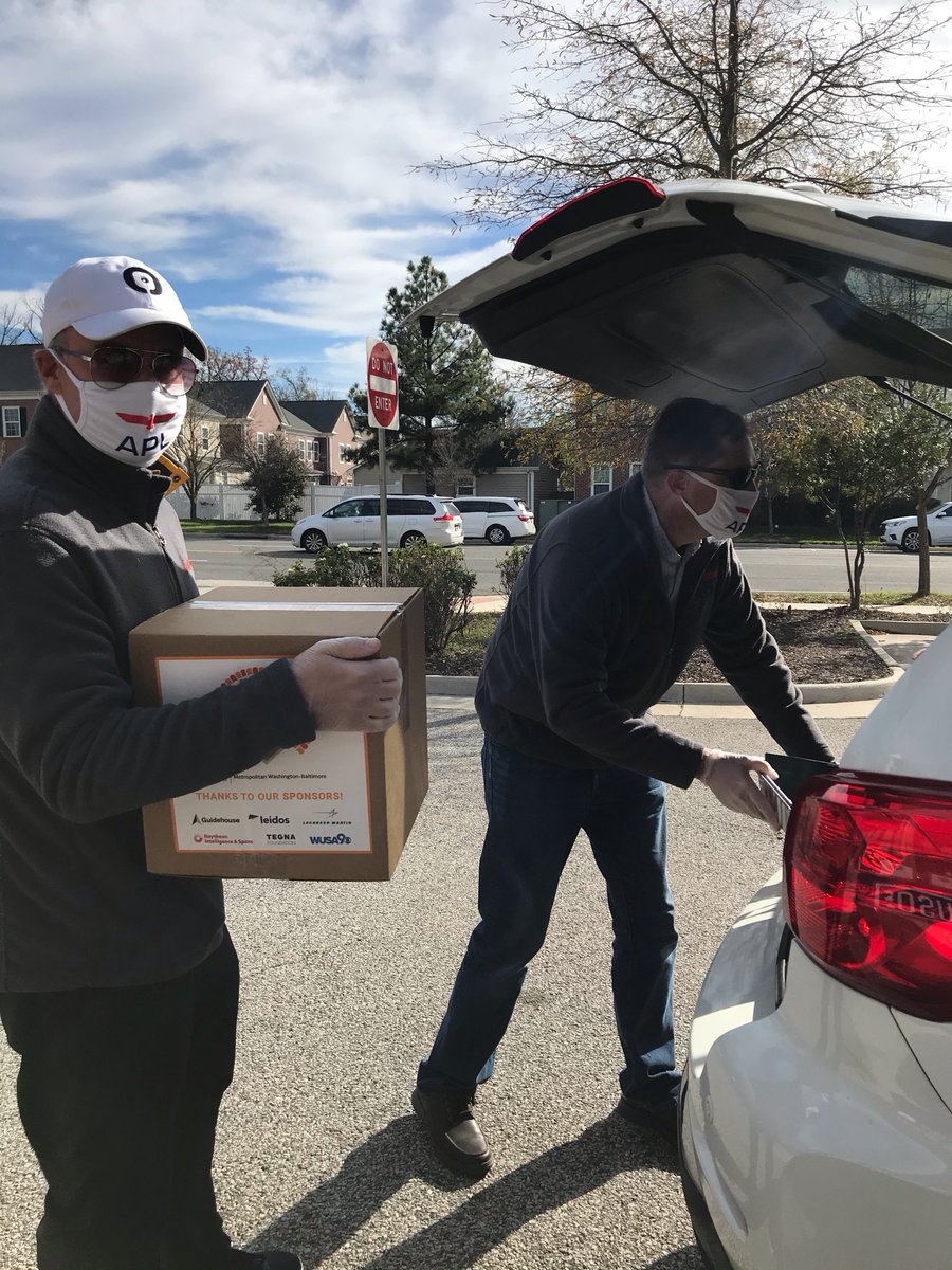 USOMetroDC's tweet photo. The pandemic changed how we distributed meal boxes during our Turkey for Troops event, but not the warm feeling we got from making sure our military service members and their families received a holiday meal.
Happy Thanksgiving! #TurkeysforTroops https://t.co/209Ye2z5up