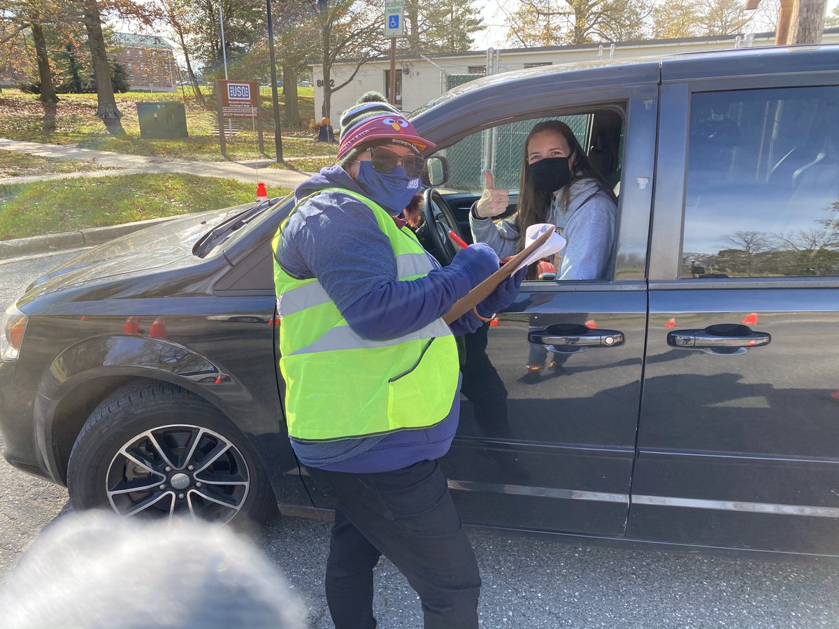 USOMetroDC's tweet photo. The pandemic changed how we distributed meal boxes during our Turkey for Troops event, but not the warm feeling we got from making sure our military service members and their families received a holiday meal.
Happy Thanksgiving! #TurkeysforTroops https://t.co/209Ye2z5up