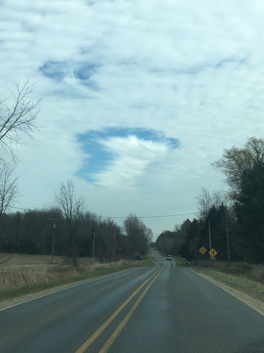 JeffBaurs's tweet photo. Fallstreak Hole over Delton, Michigan. Nov. 20, 020. #FallstreakHole #Delton #BarryCounty #Michigan #DashCam #Kingsbury #Pifer https://t.co/SRrwmc0LGJ
