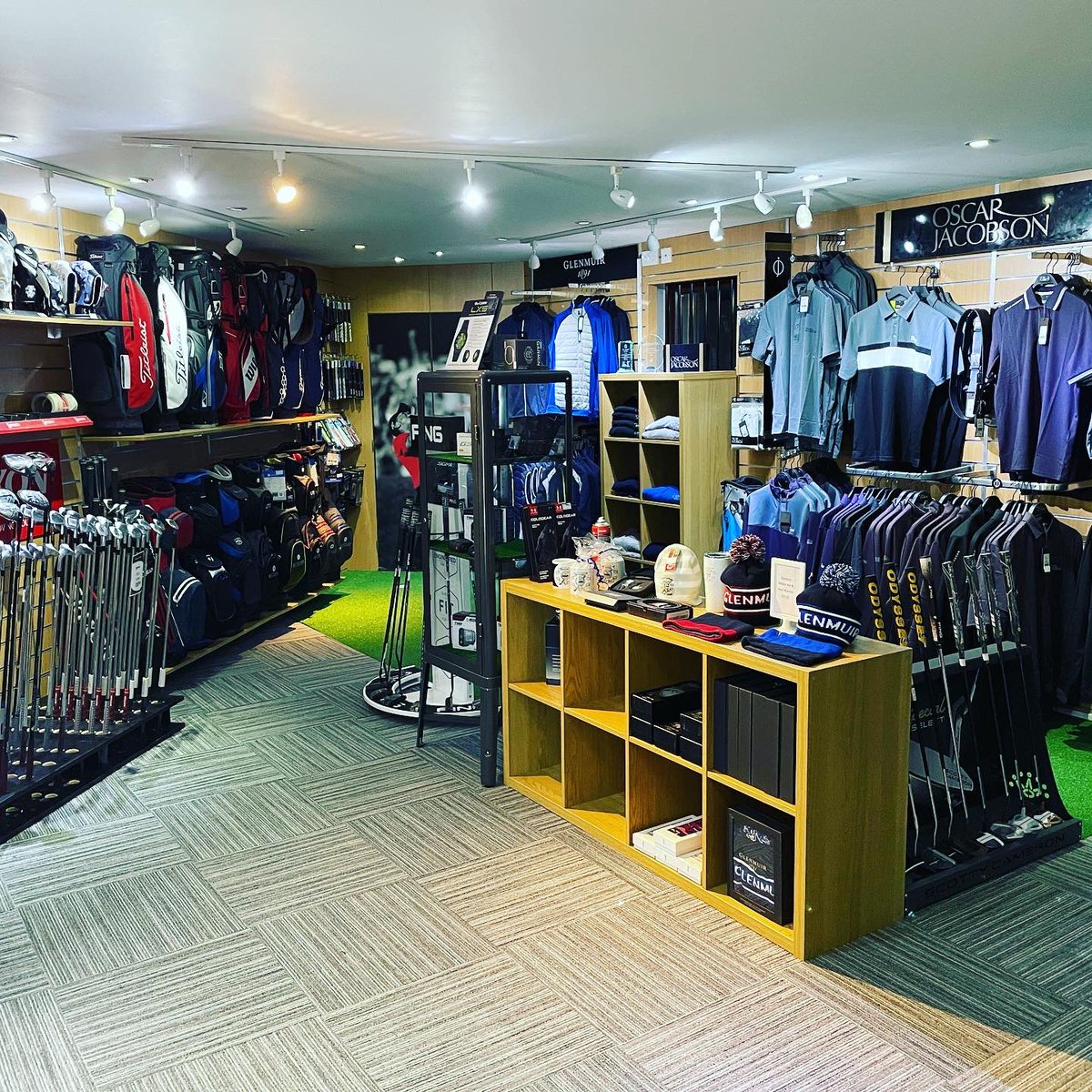 davidpocockgolf's tweet photo. A quick shop refurb before Xmas, a new carpet, putting green and re-model to freshen things up. Thank you to everyone who helped me turn it round in 72 hours #refurb #pgaprofessional #portlethengolfclub #bringonxmas https://t.co/lX82CYzGJz