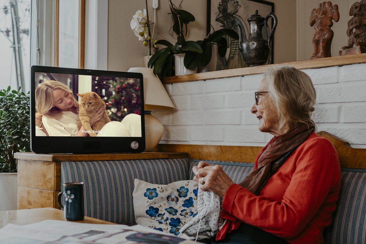 Proud of @_noisolation for the launch of the new KOMP today 🎉
KOMP bridges the different technical abilities that exist within families and communities. Wondering how #KOMP works? This review is a good place to start, by Guardian columnist <a href="/AnnalisaB/">Annalisa Barbara</a> paneamoreechachacha.com/2020/09/17/the…