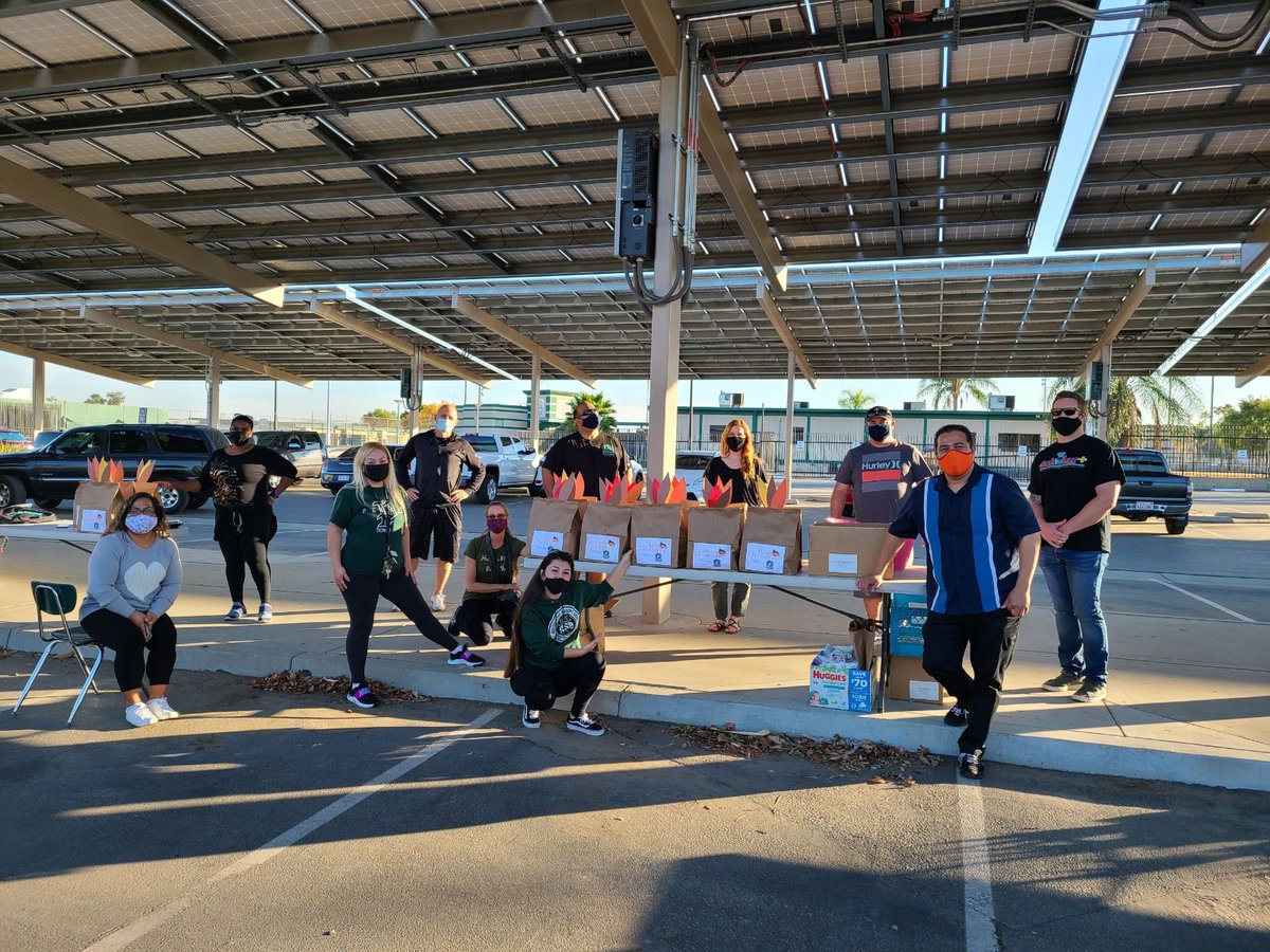 PerrisHigh's tweet image. I am thankful for the amazing staff of Perris High School, who not only donated more than ever before but also came together to distribute Thanksgiving food, turkeys, toiletries and gift cards to 60+ families from our school. Special Thanks to @ngosuna for always leading the way.
