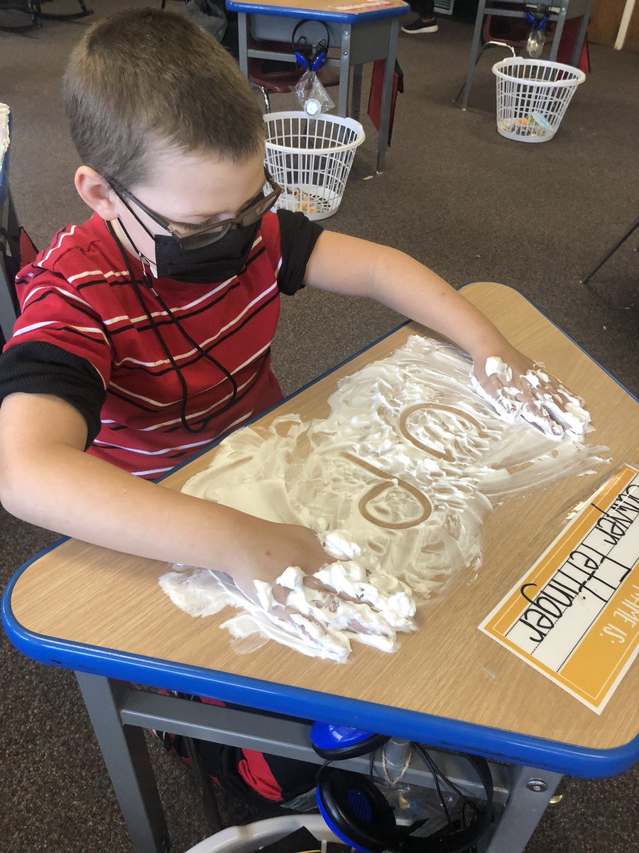 KristiBeers1's tweet photo. #sightwordfun #funfriday #firstgraderocks #Bpatriotproud https://t.co/Tbagbl3PqJ