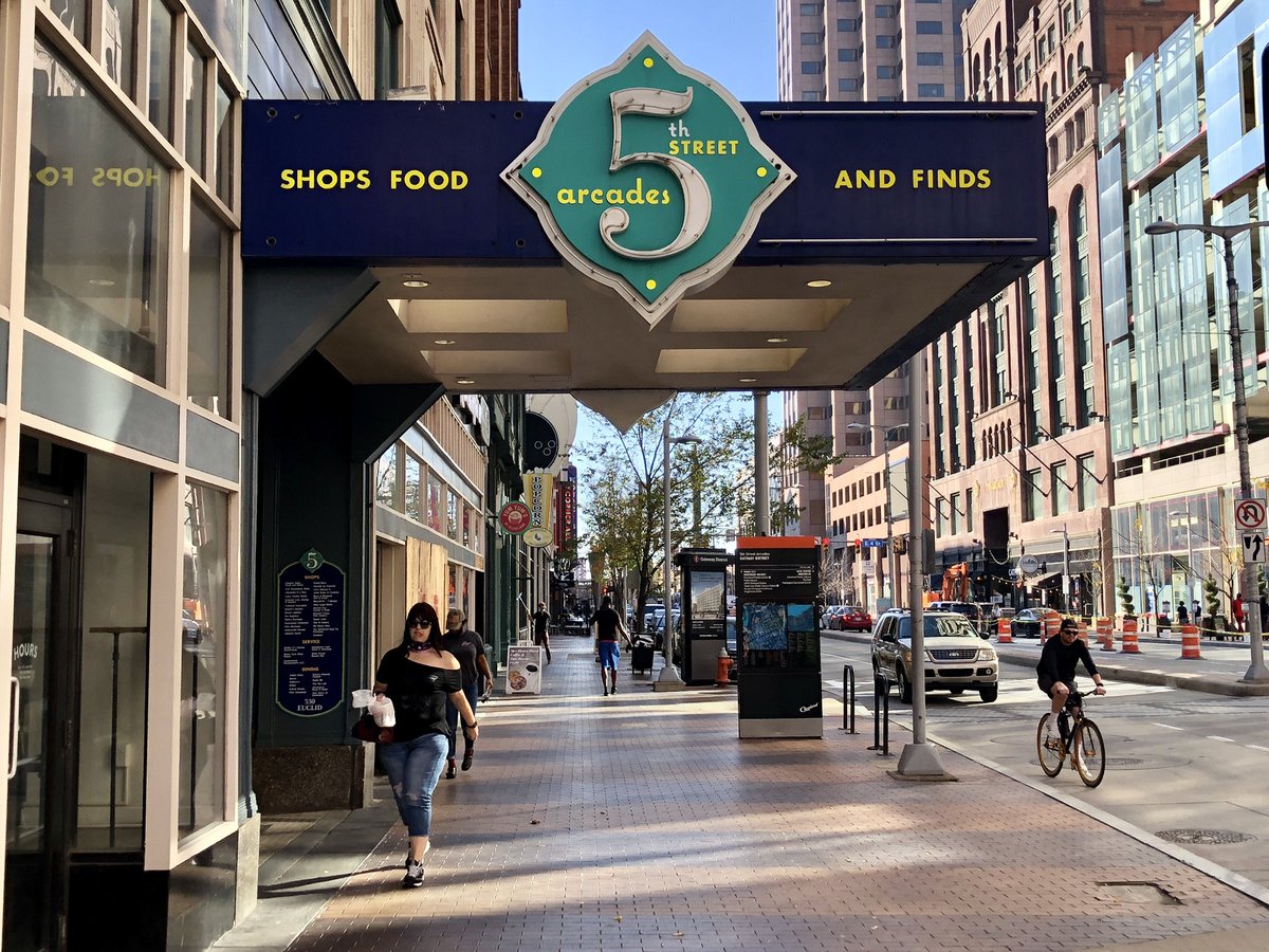 THREAD: It’s more important than ever to  #supportlocal and  #shopsmall for your Christmas and holiday shopping, household essentials, meals, day-to-day errands, or to treat yourself.  @DowntownCLE’s 5th Street Arcades is the perfect place, with many unique local businesses. (1/6)