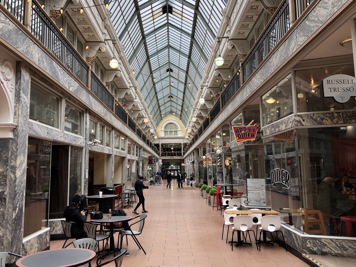THREAD: It’s more important than ever to  #supportlocal and  #shopsmall for your Christmas and holiday shopping, household essentials, meals, day-to-day errands, or to treat yourself.  @DowntownCLE’s 5th Street Arcades is the perfect place, with many unique local businesses. (1/6)