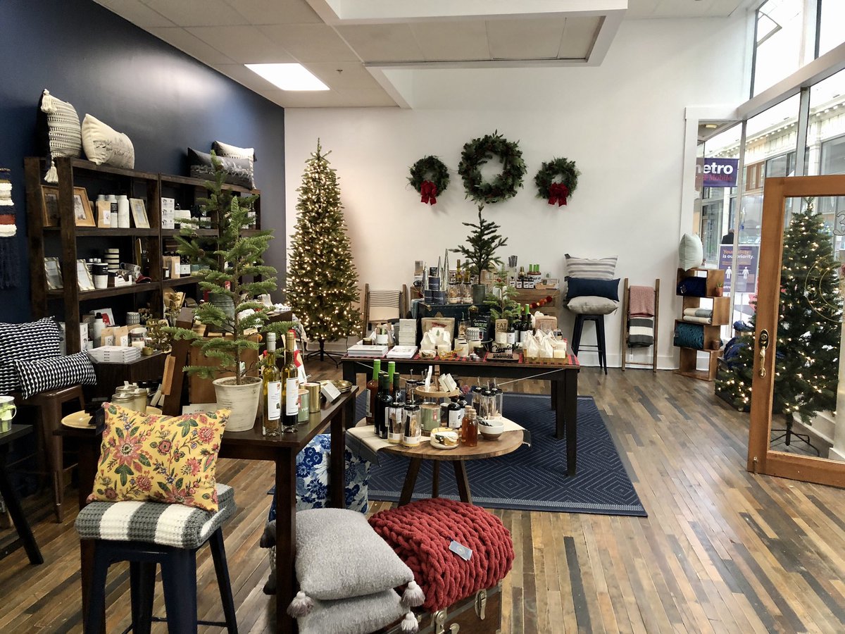 The new location and expanded storefront for Haymarket Cleveland means even more space for cute home goods, decor, local products, and more. Adjacent, and newly opened, is Haymarket Pet Co., an adorable shop for for all the furry four-legged family members. (4/6) – bei  5th Street Arcades