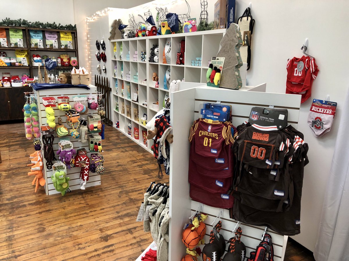 The new location and expanded storefront for Haymarket Cleveland means even more space for cute home goods, decor, local products, and more. Adjacent, and newly opened, is Haymarket Pet Co., an adorable shop for for all the furry four-legged family members. (4/6) – bei  5th Street Arcades