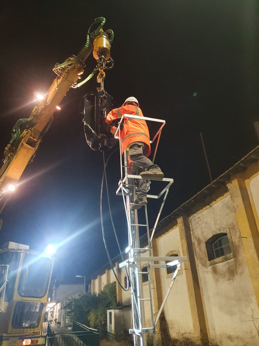 irecfer's tweet photo. Irecfer Portugal LDA.

Llego el momento en Elvas (Portugal) del montaje en vía de los mástiles de señalización ferroviaria.

Facebook - @IRecferSL
YouTube
Twitter - @irecfer
LinkedIn - #irecfer

Mas información en nuestra página web - https://t.co/kb9YT1LCl7 https://t.co/7qRkafpmKO