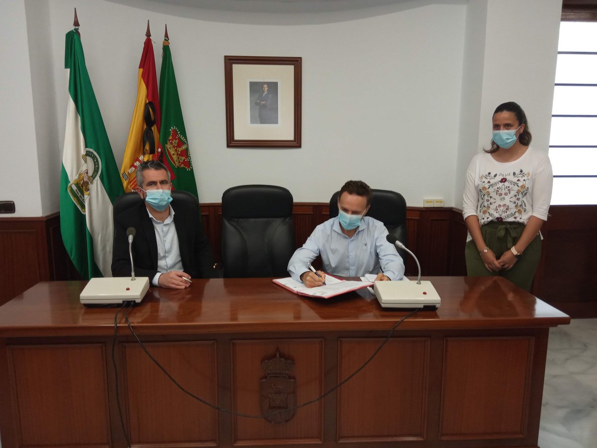 AytoBenalupCV's tweet photo. El Ayuntamiento concede 53 becas, de 285,73 euros cada a una, a estudiantes del municipio #Benalup #Becas #InvierteSocial #Educación #ServiciosSociales @diputacioncadiz  https://t.co/JdU31D5fXL https://t.co/3YzZZR8zMQ