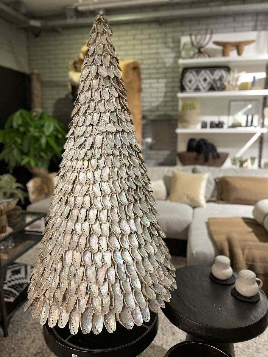 #kerst #kerstboom #kerstaccessoires #kertballen #kerststukken#kerstbloemen #liefde #kerstdagen #deagave #wonen #planten #industrieelwonen #groeninhuis#bloemen #banken #tafels 
#shopping, #interieuradvies #wooninspiratie #woonaccessoires#verlichting #woonkamer #inrichting