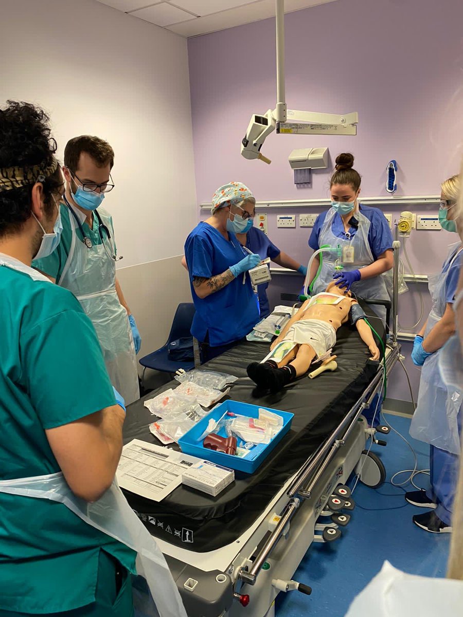 garlapati_raj's tweet photo. #SimFridays @Educc_elht
Paediatric Major Burn Pearls-
Be accurate in calculating BSA of burn & depth -Use Mersey Burns app
20mins cooling, cover
Fluids - Parkland formula
Intubate early #LocSSIP
@naomi_turner1 @ELHT_DERI @elhttheatres https://t.co/HBQKsUXvPD