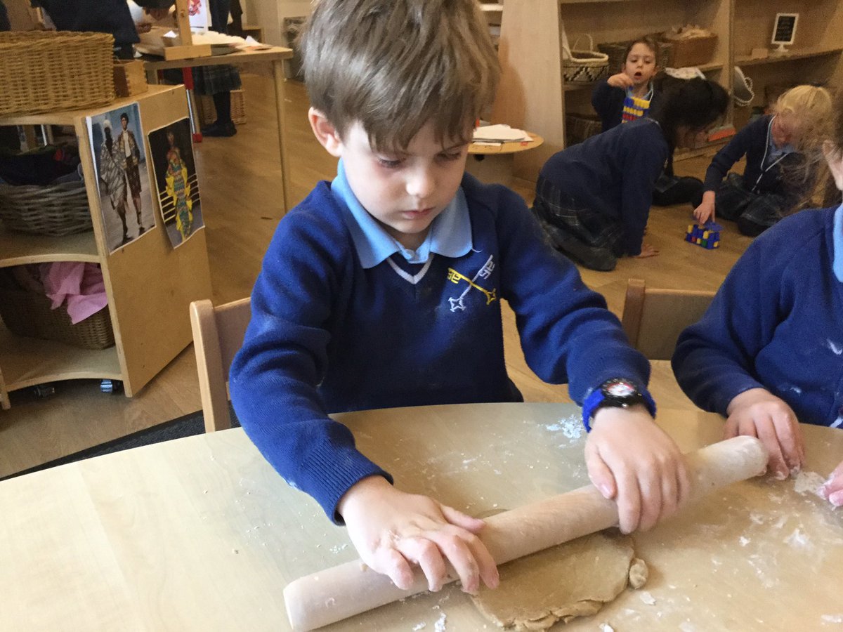 stpeters2_8's tweet photo. Working on our fine motor skills rolling, cutting and twisting to make gingerbread today in 1J - these actions all help strengthen our muscles for writing as well as providing a tasty Friday treatπ
#Year1 #minibakers #finemotorskills https://t.co/d5vZsvXL3O
