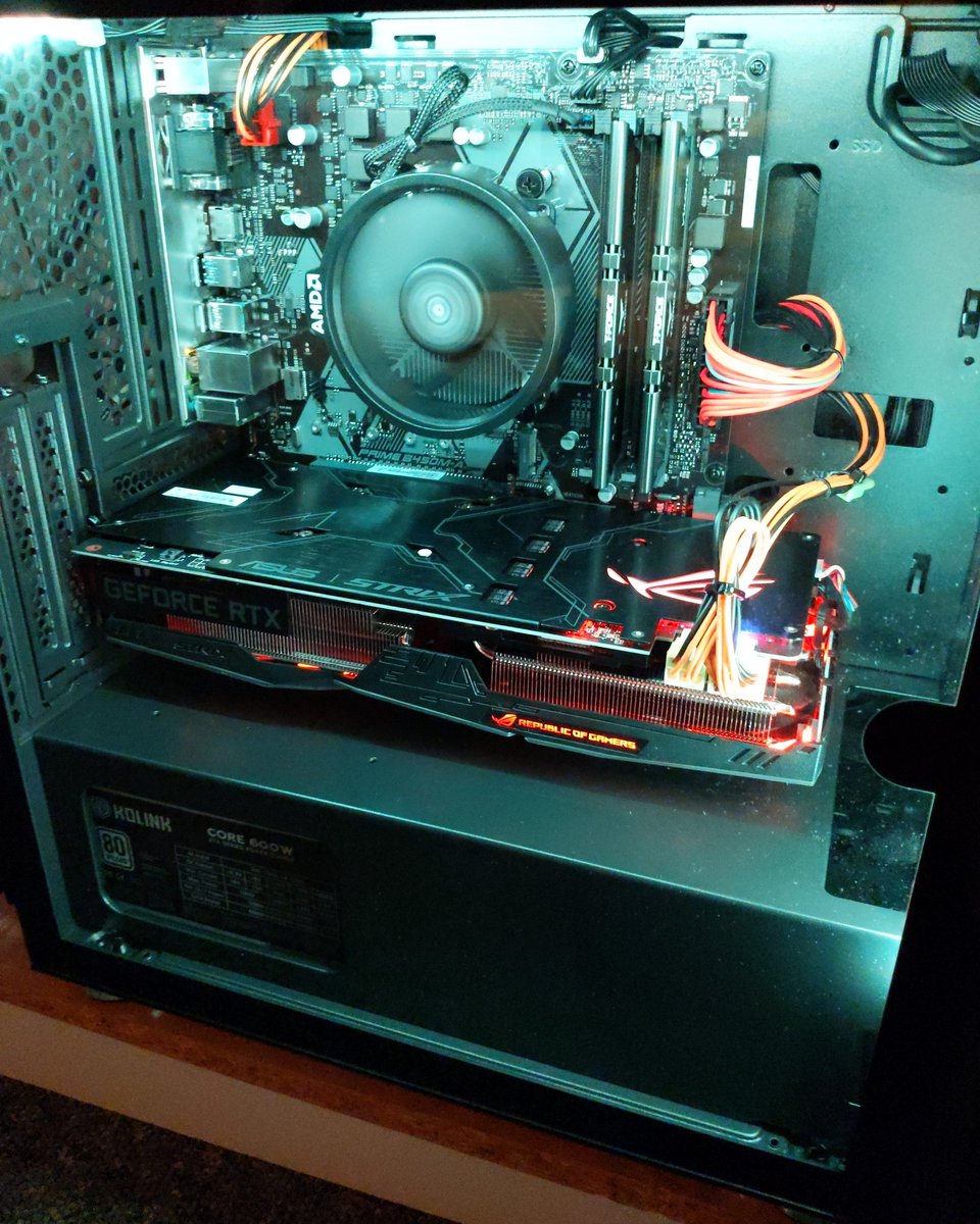 kingjack9891's tweet image. 5years waiting.. now it's here!!! 
Let's get our fps on! 🤤 Finally can play whatever I like with no streaming issues 🤩

#newpc #upgrade #longtimewaiting #gamingpc #fpsgames #Friday