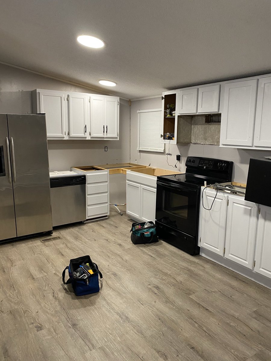 thisistheway_24's tweet photo. Here’s a before and after picture of the kitchen. I’m finishing the rest today. Putting in the counter top and back splash but so far I believe it looks awesome. #remodeling #home #kitchen #readytofinish #supertired https://t.co/5oWwP9YtGT