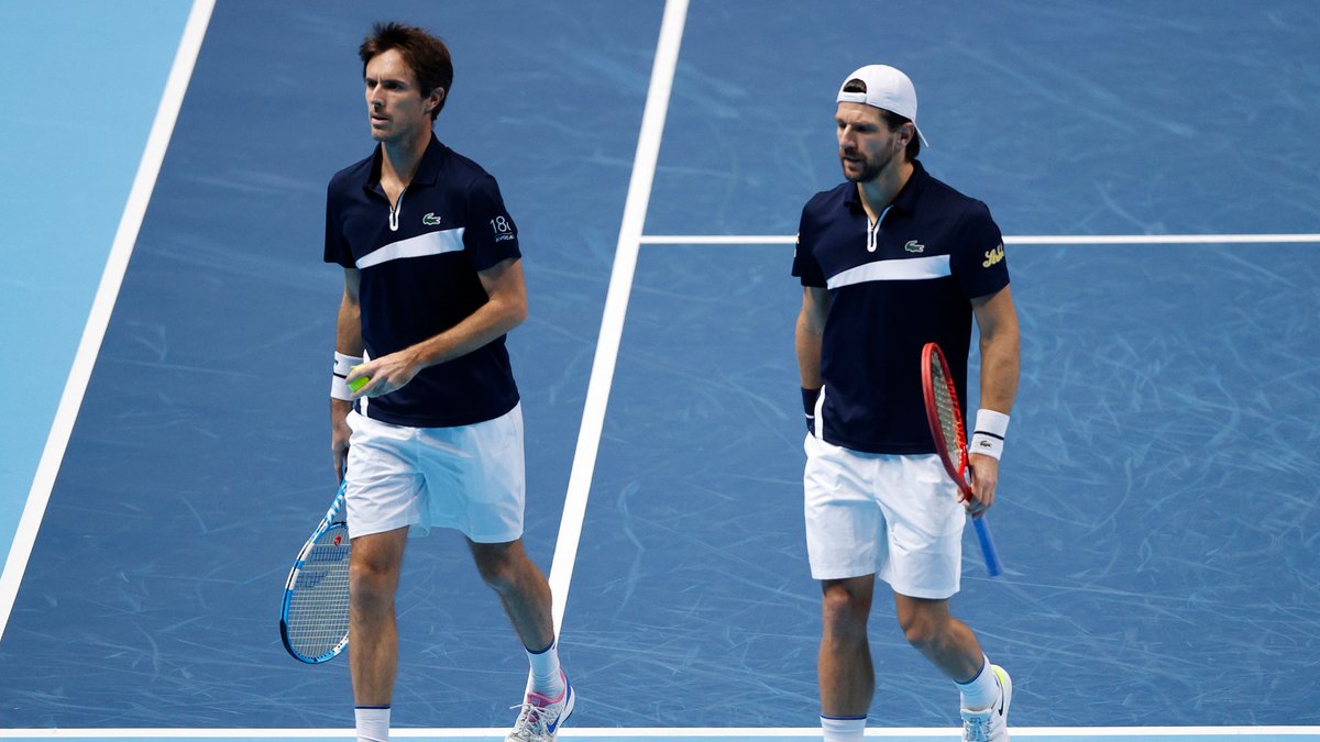 🇦🇹 @jojomelzer & @ERogerVasselin 🇫🇷 defeat Granollers & Zeballos after Granollers retires due to injury at 6-6 in the first set.
They have qualified for the semi-finals with this win.
#NittoATPFinals https://t.co/xW8PkCsyyW