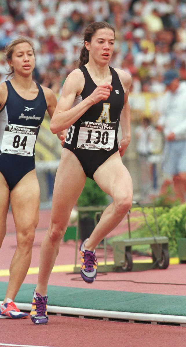 SoConSports's tweet photo. 𝐌𝐚𝐫𝐲 𝐉𝐚𝐲𝐧𝐞 (𝐇𝐚𝐫𝐫𝐞𝐥𝐬𝐨𝐧) 𝐑𝐞𝐞𝐯𝐞𝐬, #SoConHOF Class of '10. 

🔘Won 3️⃣ #SoConXC Championship individual titles
🔘1,500m champion at the 1999 &amp; 2001 NCAA outdoor track &amp; field championships

#HOFFridays 

More about Reeves➡️ https://t.co/OiZ3qKGjhc https://t.co/R67sClNwDz