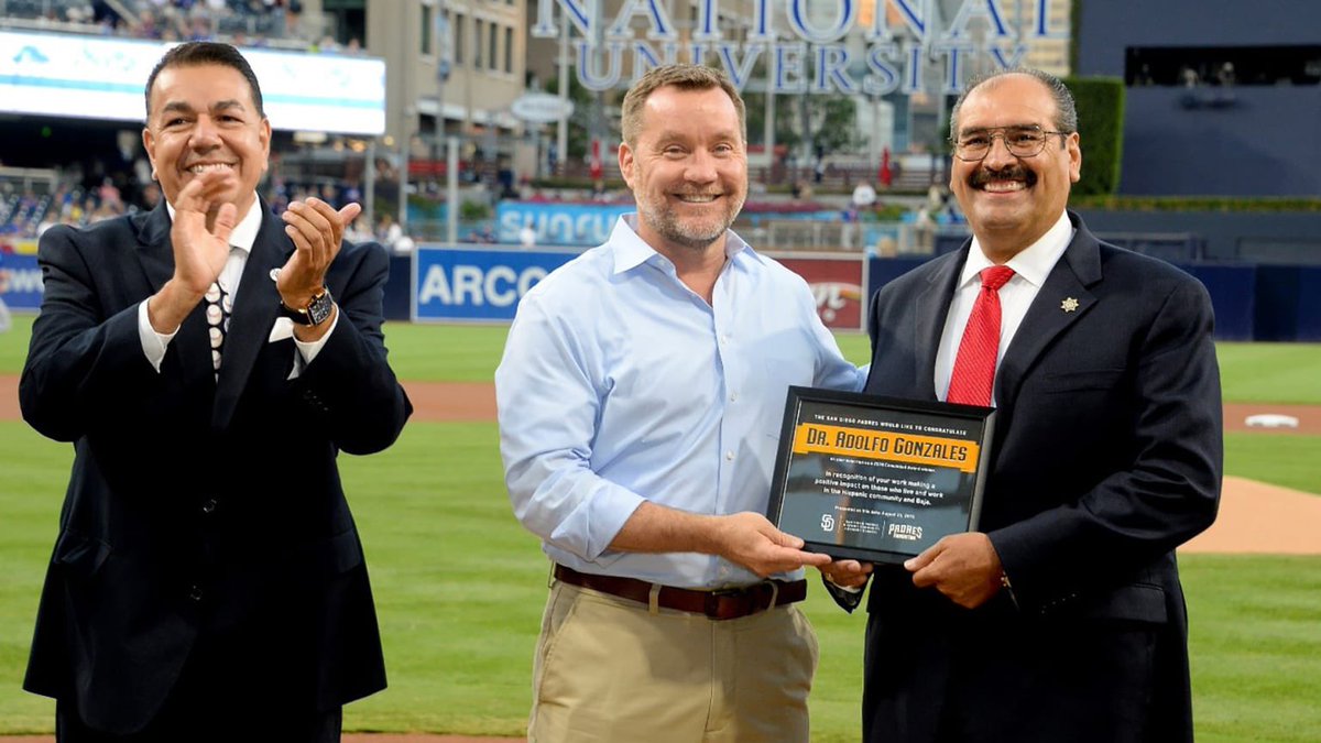 It’s the final day to submit your nominations for the 2020 Comunidad Awards! Honor someone who makes a difference in the San Diego Hispanic community 🗳 atmlb.com/35r2ccR