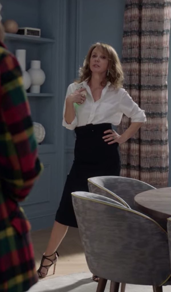 Ok, so #EmilyInParis just made me discover another talented, beautiful and sexy af middle aged actress: Philippine Leroy-Beaulieu 🔥