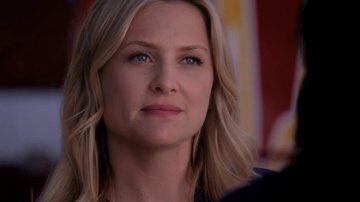 robbinsarzona's tweet photo. season 6 arizona robbins im your whore https://t.co/069tjBePng