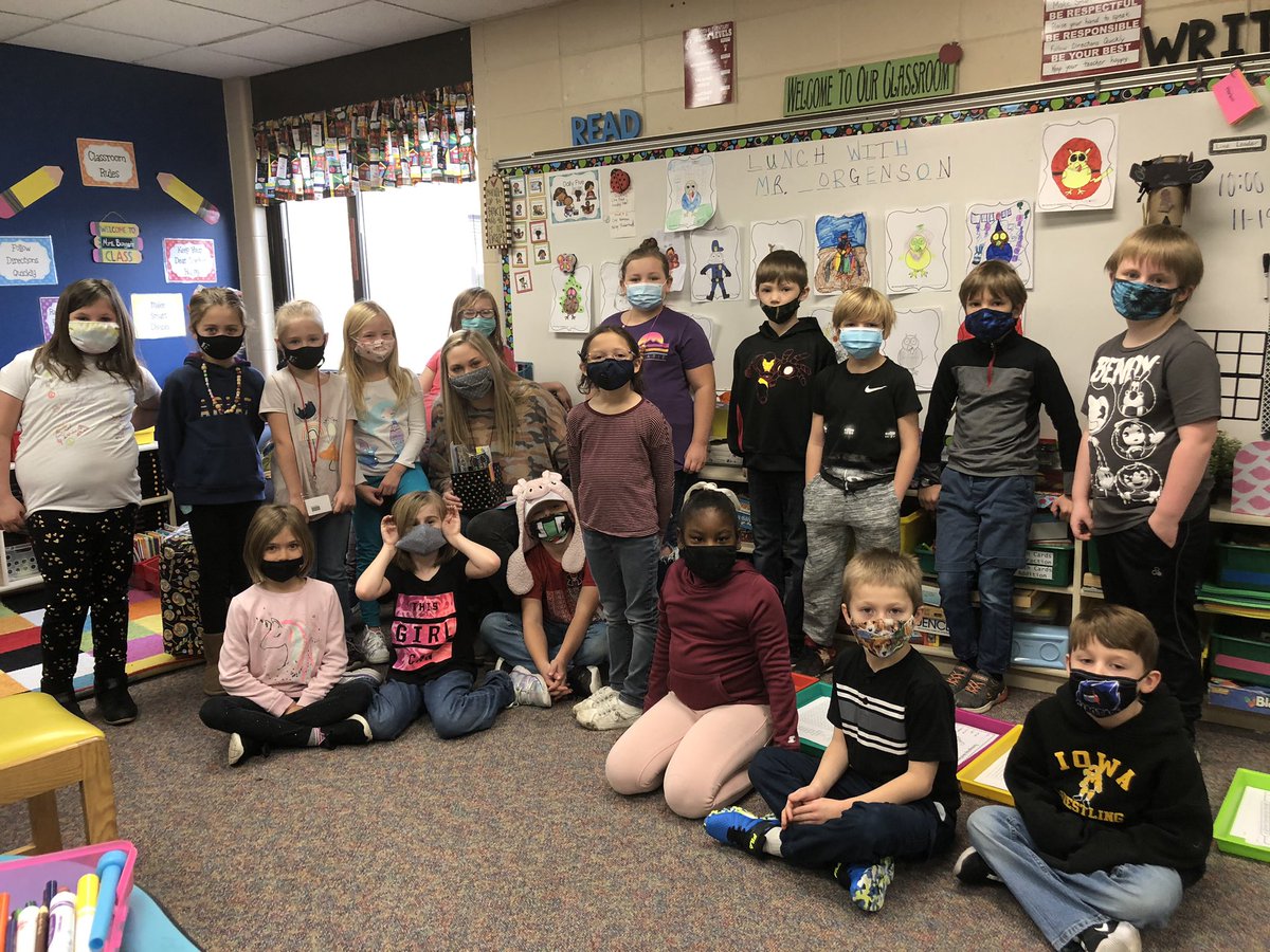 michelle_bunger's tweet photo. Thank you Ms. Byrnes!!!   You were the best student teacher.   We will miss you ❤️@CedeB7 https://t.co/Vw90UJ7Jt5