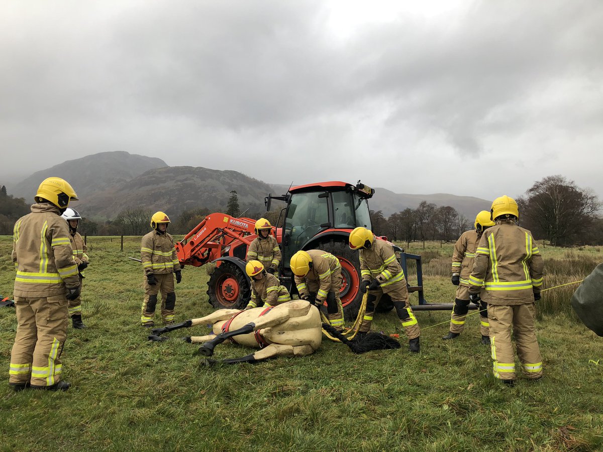MotherDuck13's tweet photo. More Large animal rescue training today! Super enthusiasm, effort and teamwork shown by all 👍🏻🐴 https://t.co/FmKfNysrWx
