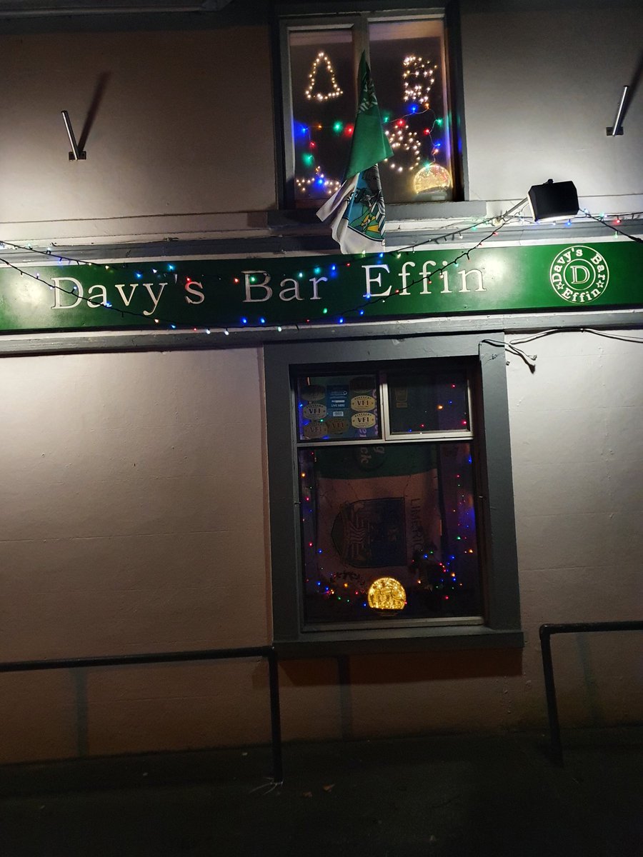 Davysbareffin's tweet photo. In association with #KEEPTHELIGHTSON @VFIpubs @LVADublinPubs @GuinnessIreland 
The lights are on here in Davys Bar Effin.. Stay safe, Stay Positive and Stay Connected .. https://t.co/6ken7Z5HdB