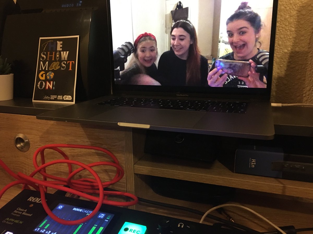 SGTYouth's tweet photo. Zoom quizzing on a Friday ⁦@rachfitz91⁩ ⁦@GarrickTweet⁩ #beststarttotheweekend #lovetheatre #stockport #youngperformers https://t.co/IbNEmLJfEt