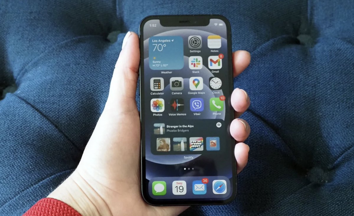 Caitlin_McGarry's tweet photo. I have finally finished reviewing the iPhone 12 lineup, ending with what I thought would be my favorite, the iPhone 12 Mini. It is a perfectly sized phone for me. Unfortunately...the battery life is atrocious. 😭 https://t.co/SGtLR6ulmI https://t.co/QMnOlOiUwQ