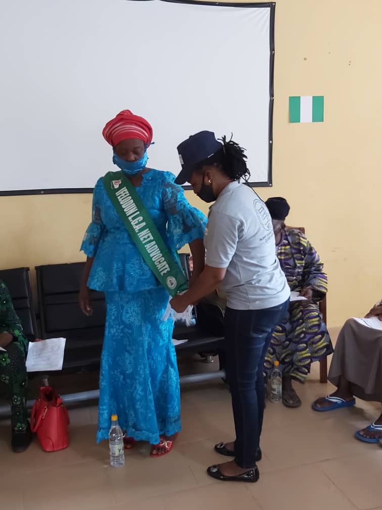 SFHGFMalariapr1's tweet photo. #KwaraITNcampaign2020 To mark the beginning of net distribution in #Kwara, flag-off events and Investiture of LGA net advocates held in several LGAs today. #AirYourNetFor24HrsBeforeUse #HangYourNetAfterAiringFor24Hrs #SleepInsideYourNetEveryNight #ZeroMalariaStartsWithMeNG https://t.co/DcYMFNCPE3