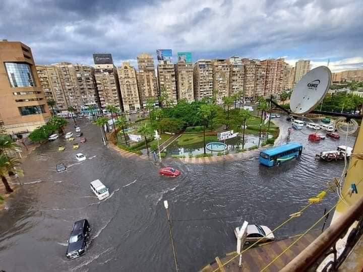 Zuelfakarr's tweet photo. بالصور : شوارع مصر بعد هطول الأمطار اليوم.
يذكر ان حكومة الكاظمي قد وقعت على ١٥ مذكرة تفاهم مع مصر في مجالات عديدة منها البيئة والاسكان والاعمار والصناعة والتجارة (النفط مقابل الاعمار). https://t.co/TGFSeLsphW
