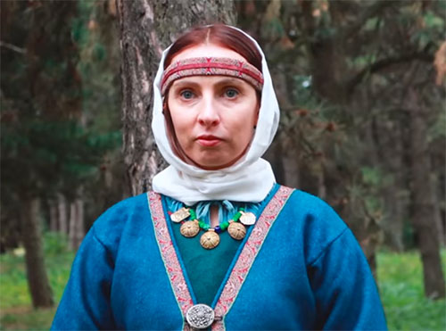 nat_clothing's tweet photo. How wealthy women dressed in Kyivan Rus’ in the late 10th century https://t.co/PBTR0BP07Y
#KyivanRus #medieval #outergarment #outerwear #jewelry #jewellery #jewels #goldjewelry #silverjewelry #fibula #brooch #templerings #wimple #naalbinding #needlebinding #nationalclothing https://t.co/wtX3gKLyhm