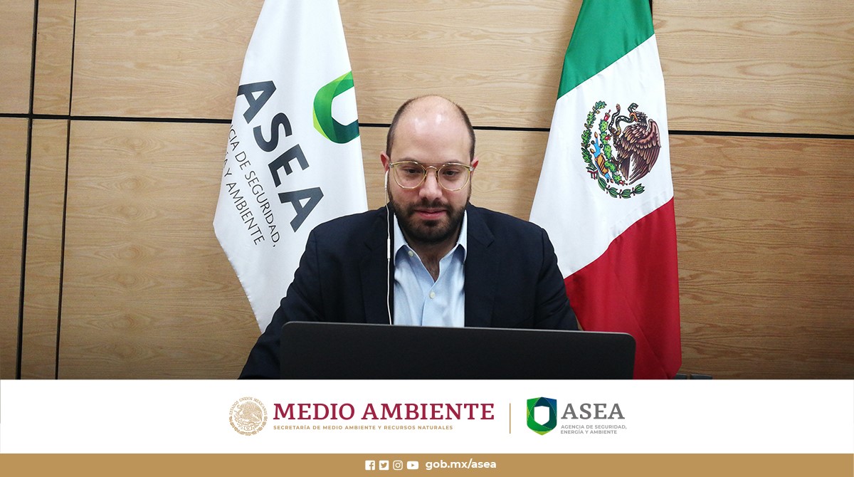 agencia_asea's tweet photo. En su participación en #ElEMVirtualSummit2020, el Jefe de Normatividad y Regulación de #ASEA, @julcamelo explicó que la Agencia participa en el programa bianual que coordina @CONAMER_MX para facilitar y atender la simplificación de trámites y regulación en favor de los mexicanos. https://t.co/sC7FPao6dZ